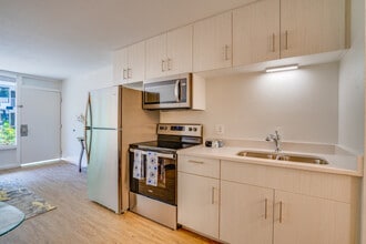 Building Photo - West Bay Village