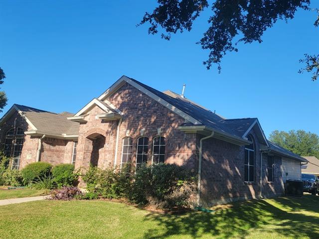 Building Photo - 2105 Wallbrook Dr