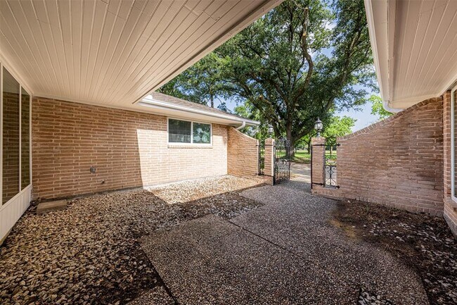 Building Photo - 5111 S Braeswood Blvd