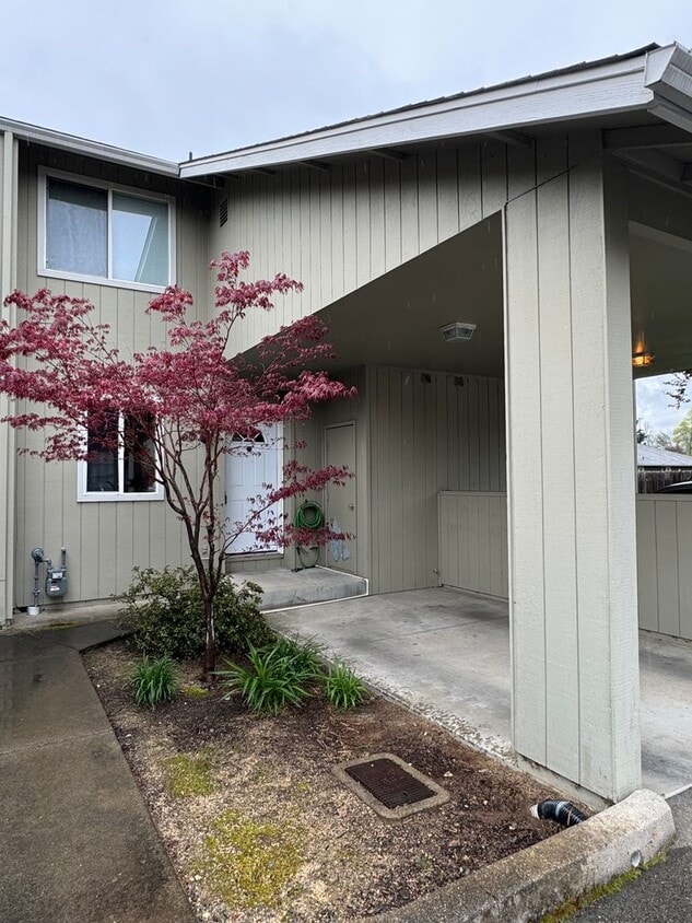 Foto principal - Townhouse in NE Grants Pass, Close to Shop...