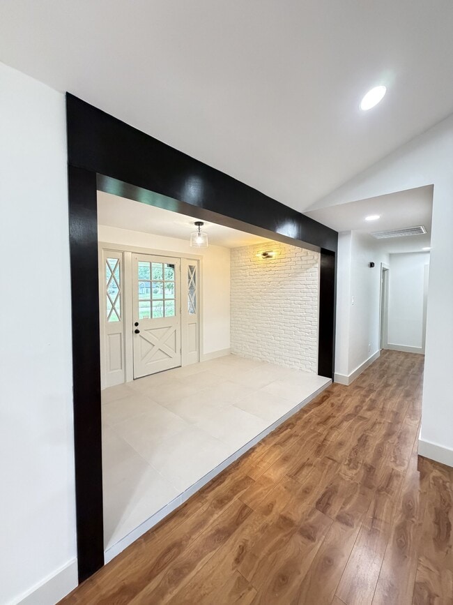 Foto del edificio - 7007 Pine Grove Dr