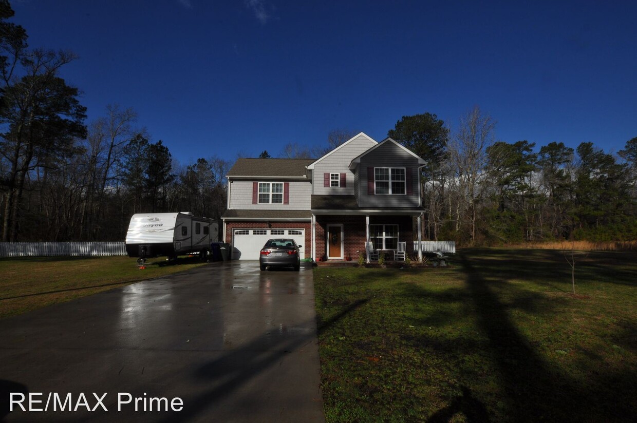 Primary Photo - 4 br, 2.5 bath House - 1735 Airport Road