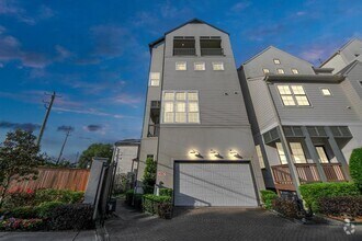 Building Photo - 4005 Woodshire Vlg Ests