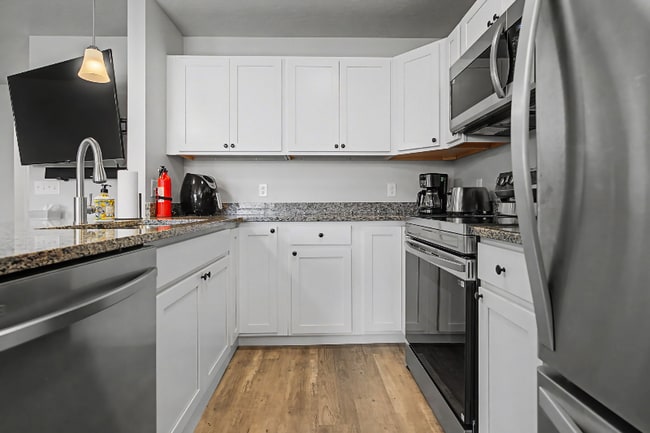 Building Photo - 2350 Canon Ave