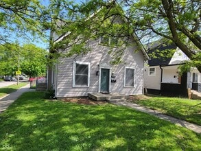 Building Photo - 2409 1/2 E Washington St