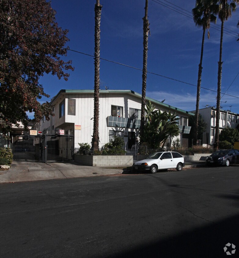 Primary Photo - 5417 Russell Ave