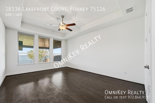 Foto del edificio - 18136 Lakefront Ct