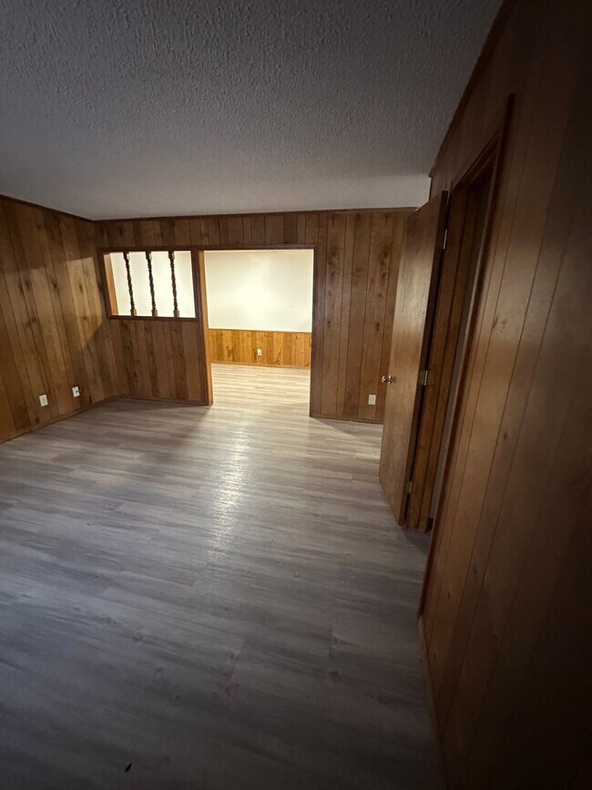 Building Photo - 13th Street