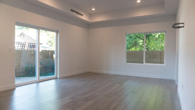 Foto del edificio - 6850 Encino Ave