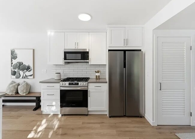 Building Photo - Move-in SPECIAL! Comfortable 2 Bed 2 Bath