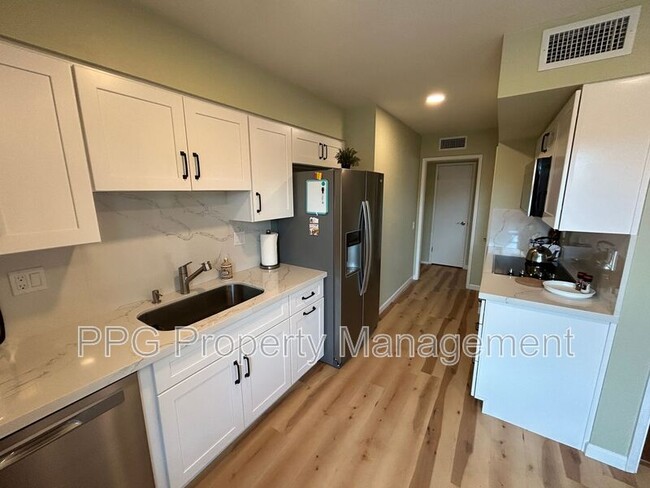 Building Photo - 12642 W Skyview Dr