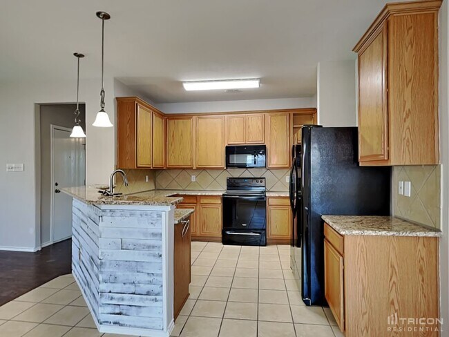 Building Photo - 320 Rowdy Dr