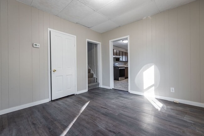 Building Photo - 3 Bedroom House