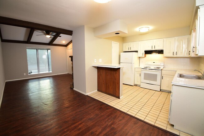 Building Photo - 4412 W 68th St S