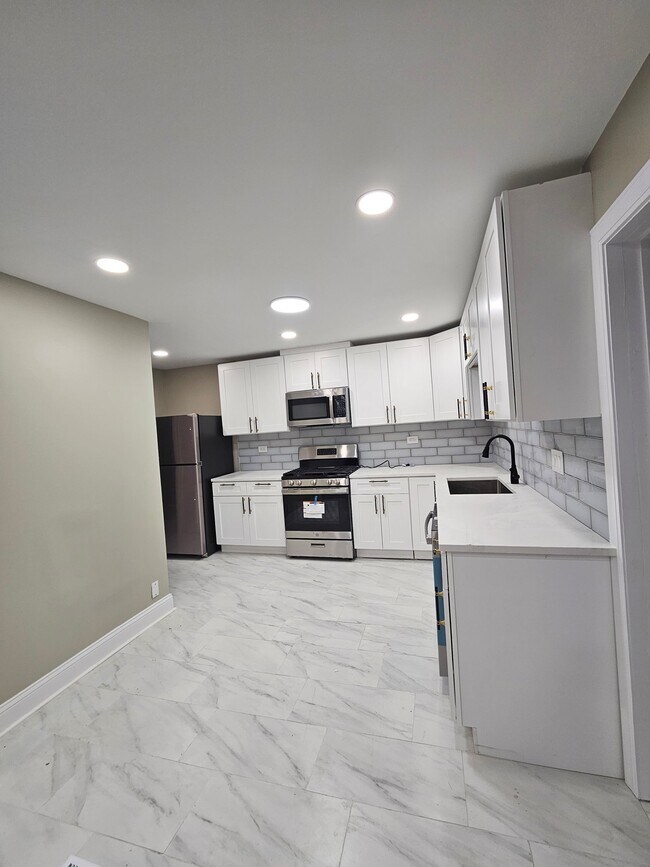Photo - 1020 S Park Blvd (Streamwood, IL) House