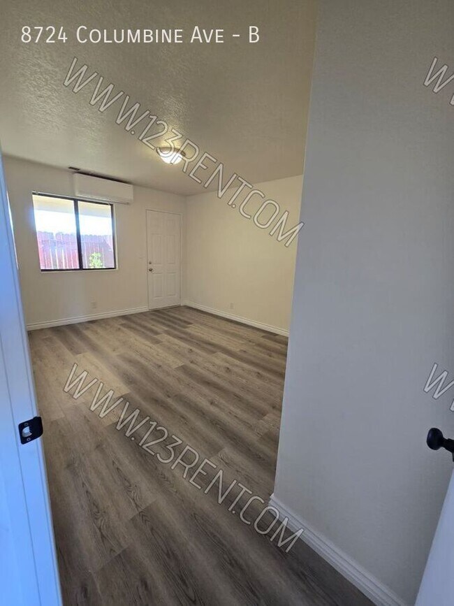 Foto del edificio - 8724 Columbine Ave