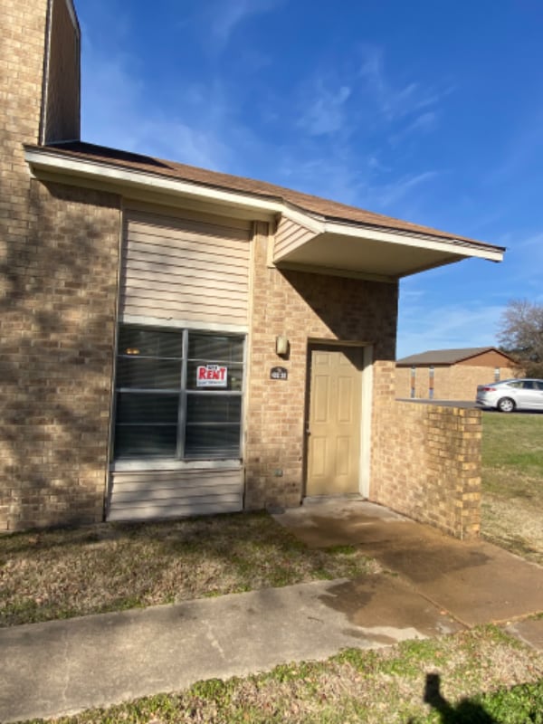 Building Photo - 402 Summer Ct
