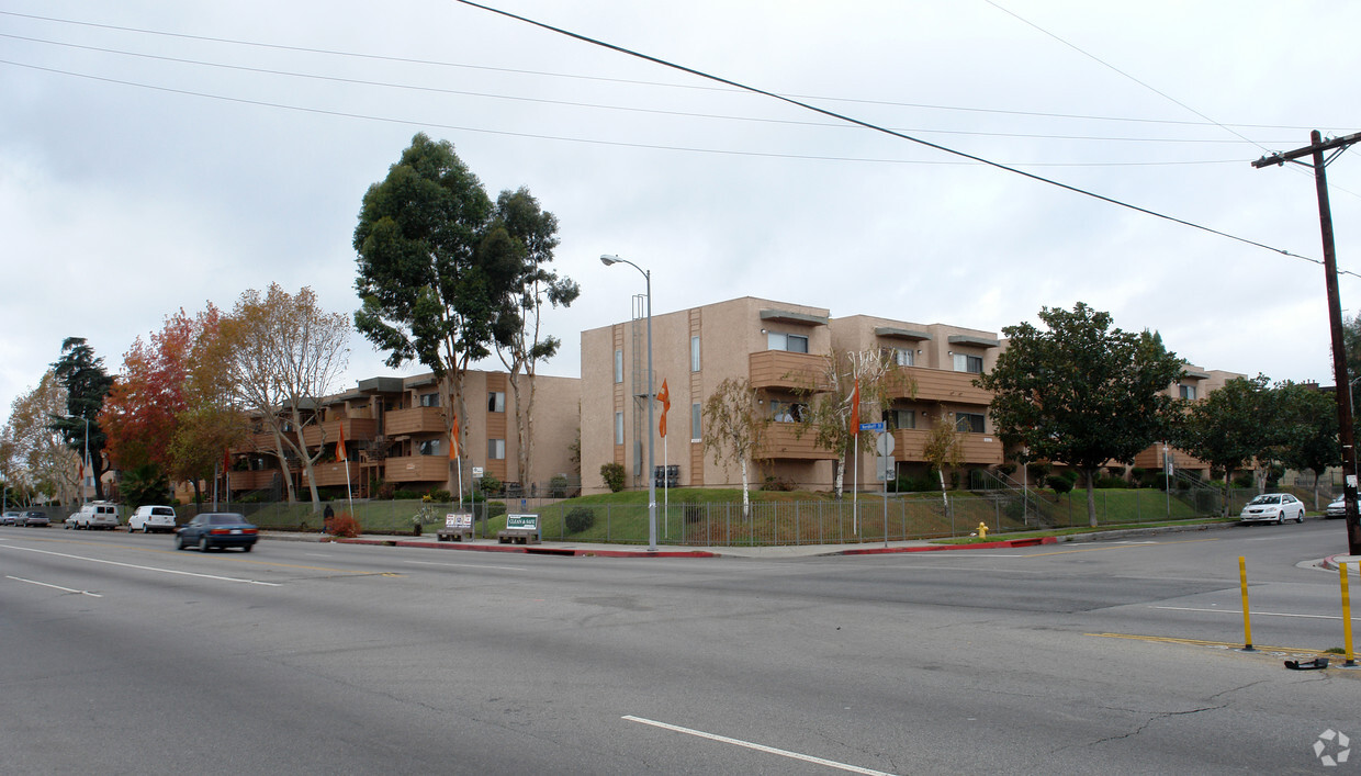 Primary Photo - Summer Breeze Apartments