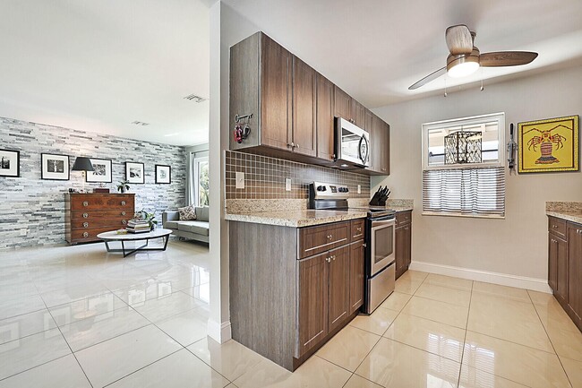 Photo - 441 NE 24th St House