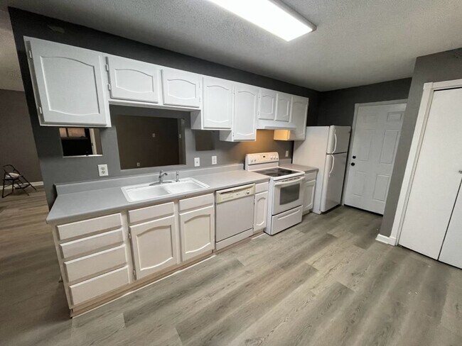 Foto del edificio - 3702 Daniels Dr