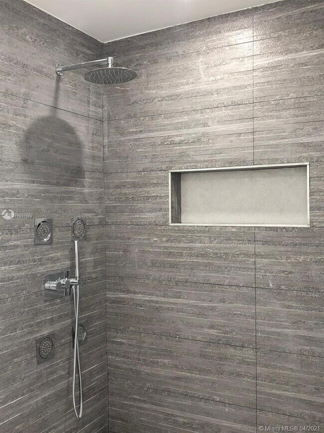 Foto del edificio - 9257 Bay Dr