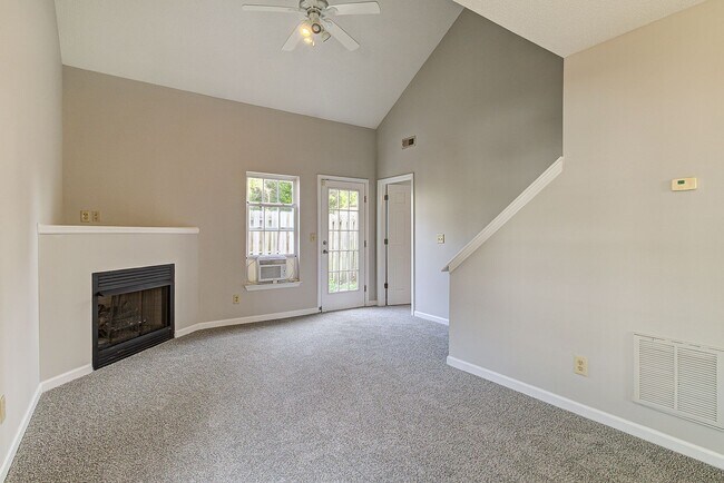 Foto del edificio - Townhouse For Rent!