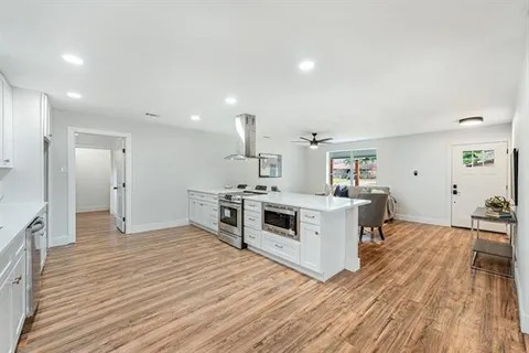 Foto del edificio - 1702 Bristol Ct N