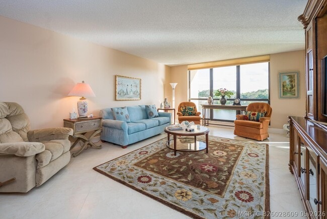 Building Photo - 5188 Woodland Lakes Dr