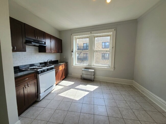 Building Photo - 684 Summer Ave