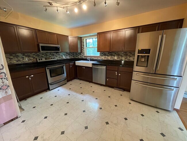 Foto del edificio - 257 Lake Rd