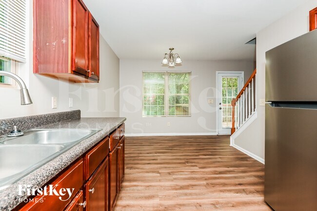 Foto del edificio - 380 Pine Tree Dr