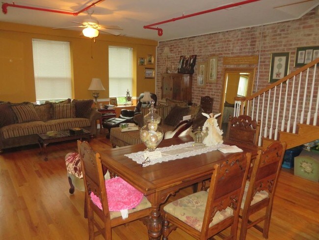 Main Level - 16 Washington St