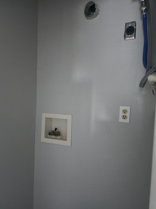 Foto del edificio - 403 Robertson Ave