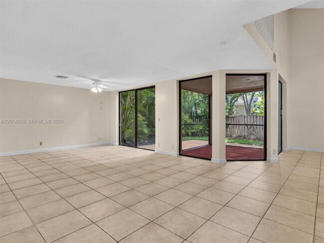 Foto del edificio - 10731 NW 16th Ct