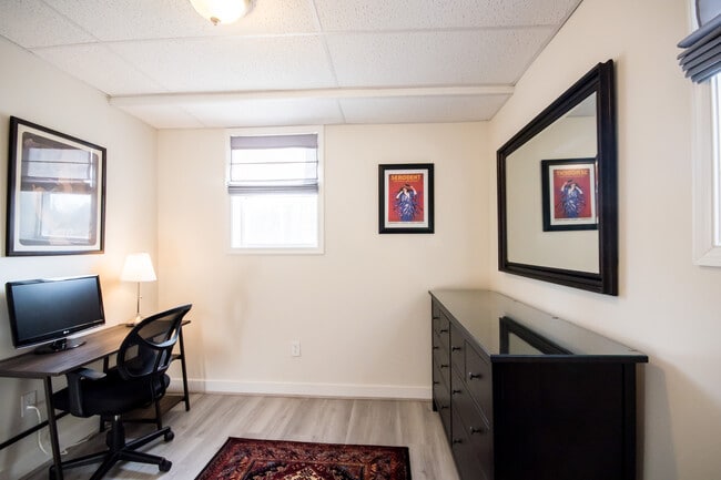 Building Photo - 706 Rockland Ave