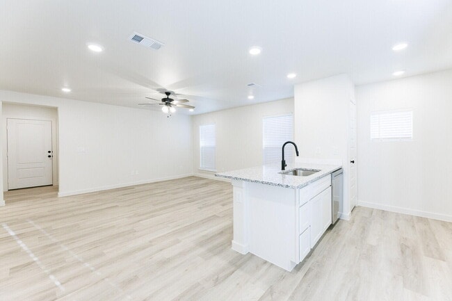 Building Photo - 6313 Volney Ave