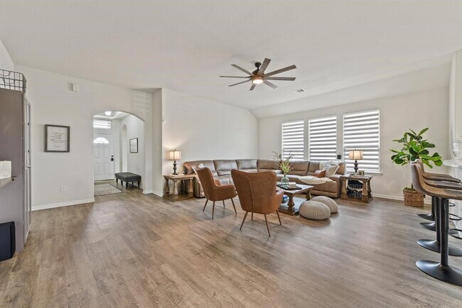 Building Photo - 13096 Laura Lake Dr