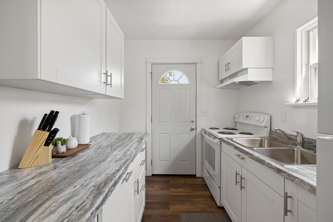 Foto del edificio - 710 Holcomb Ave