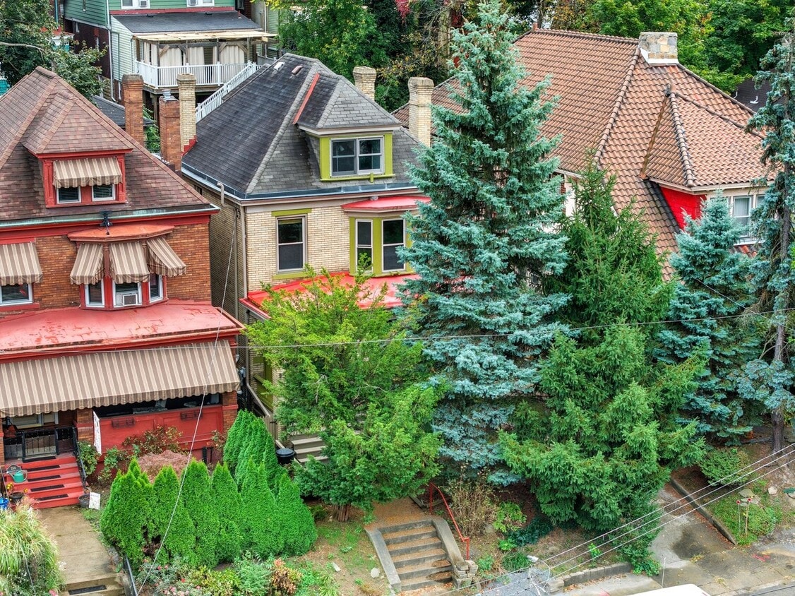 Foto principal - Historic 5-bedroom Home in Squirrel Hill