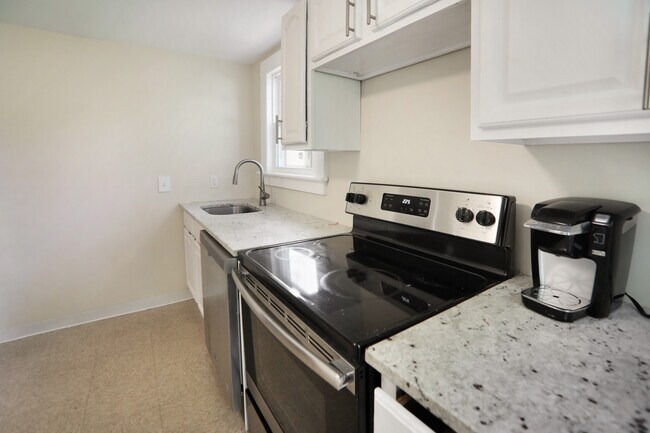 Foto del edificio - 2777 Whitney Ave
