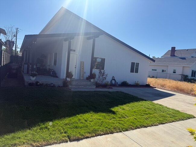 Building Photo - 607 Pleasant Ave