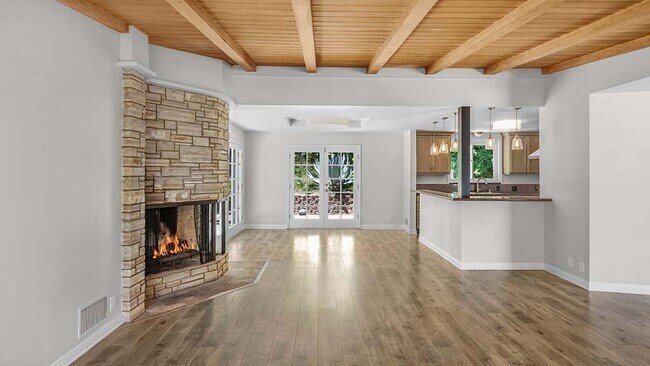Foto del edificio - 9614 Heather Rd