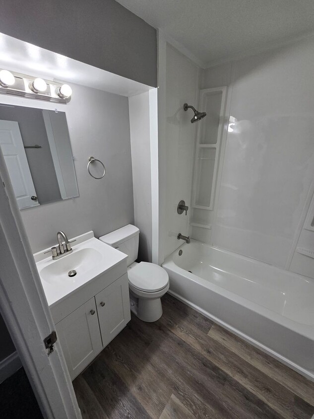 Foto principal - 2555-2557 SULLIVANT AVE