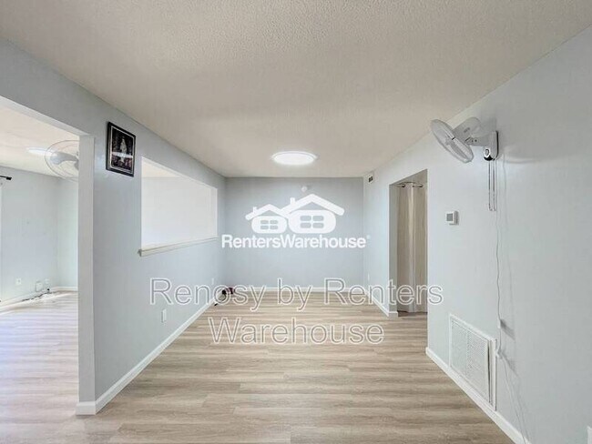 Foto del edificio - 5031 Clairmont Ct