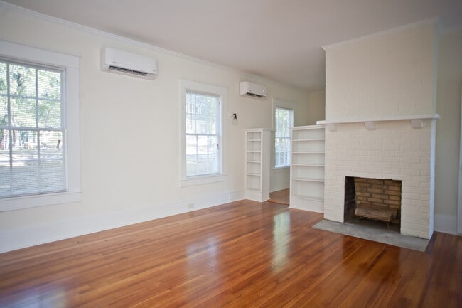 Foto del edificio - Renovated 3br/1ba Cottage on North Street