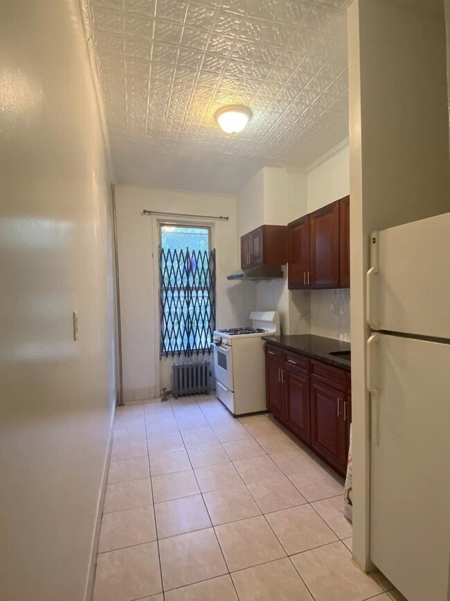 Kitchen - 977 Seneca Ave