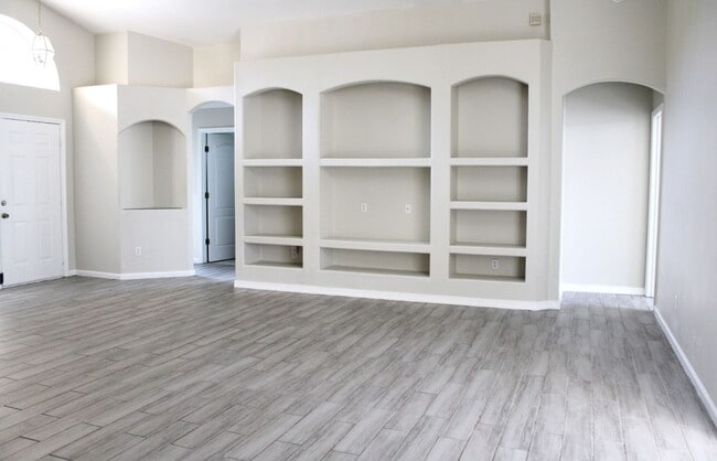 Building Photo - 3 Bedroom 2 Bathroom in Clermont
