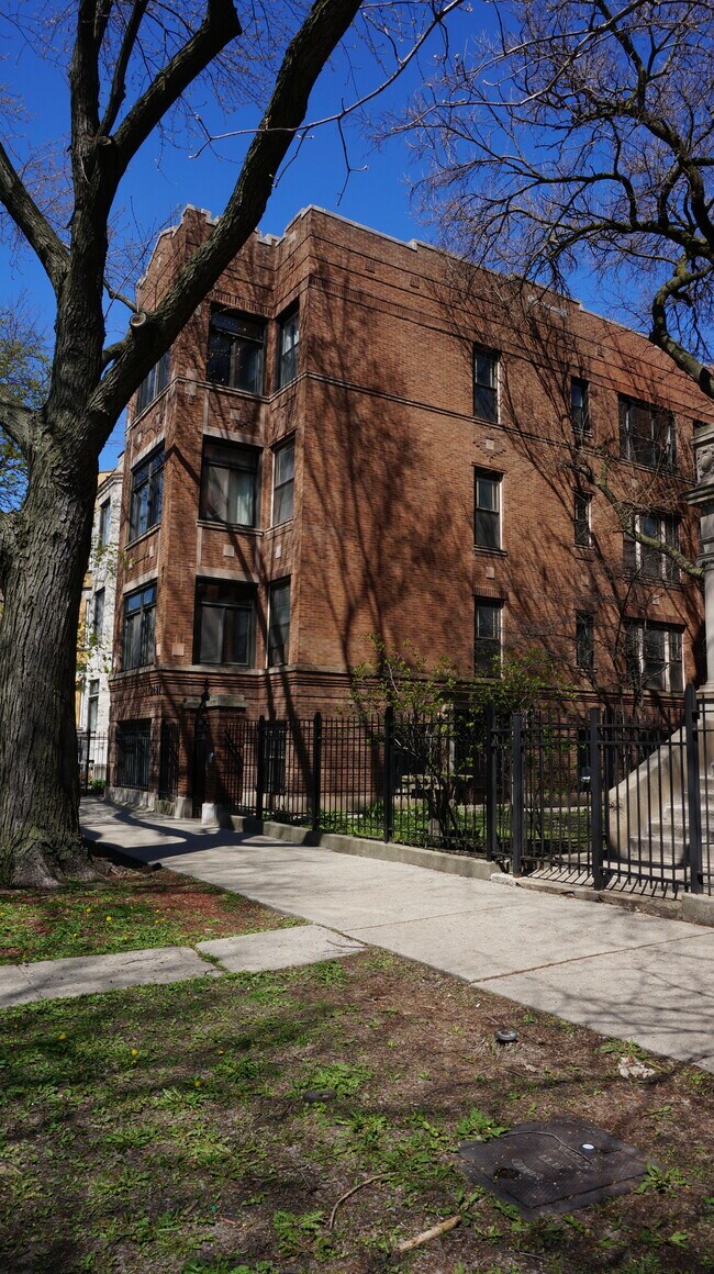 Building Photo - 2427 N Kedzie Blvd