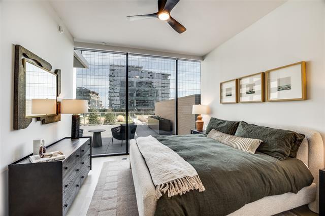 Foto del edificio - 8119 Douglas Ave