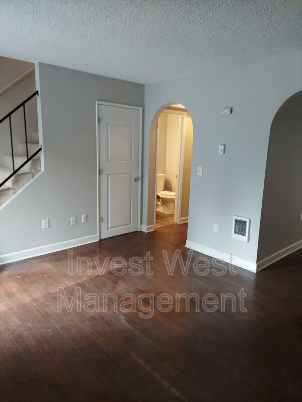 Foto del edificio - 3021 E 20th St